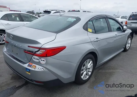 2025 Toyota Camry Le z USA, uszkodzony, nr VIN 4T1DAACK7SU086223